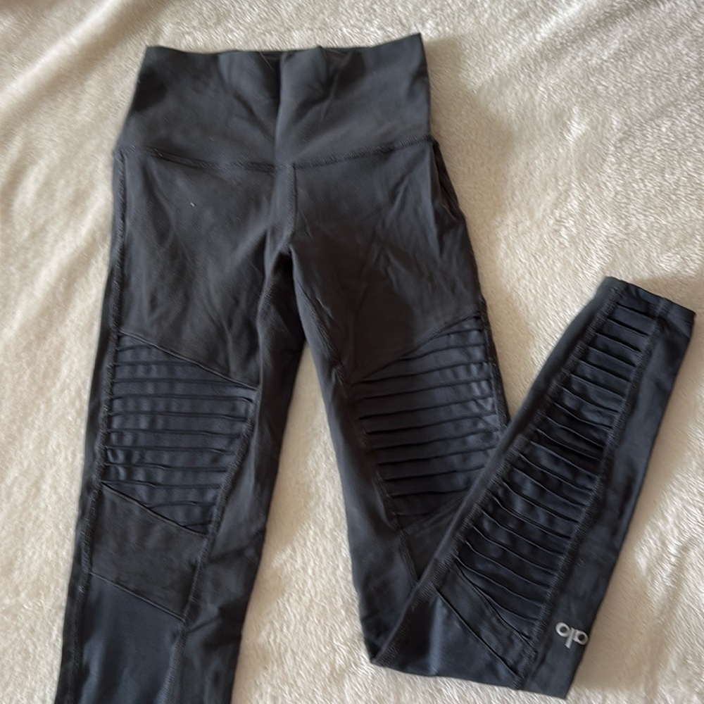 Alo Yoga dark grey leggings